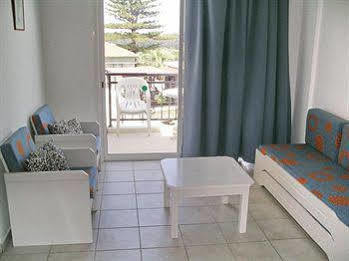Renos Hotel Apts Polis Exterior foto